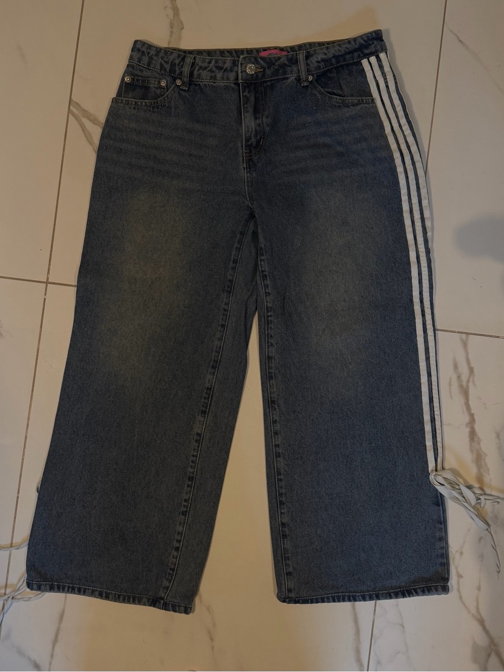 Edikted Dark Blue Wide-Leg Jeans with White Side Stripes
